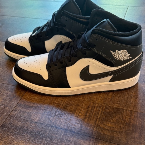 Jordan High-Top Black and White Sneakers - Picture 6 of 7